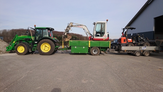 Erfaren entreprenør i Hørning, Skanderborg, Odder, Solbjerg og Ry i gang med arbejde på grunden.